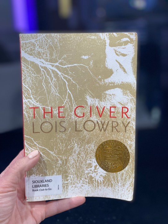 KELOLAND生活读书俱乐部的下一个选择是Lois Lowrybeplay官网全站苹果的《the Giver》