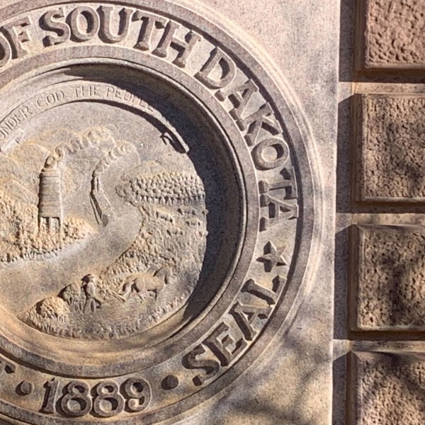 南达科他州的印章印在皮埃尔的国会大厦上