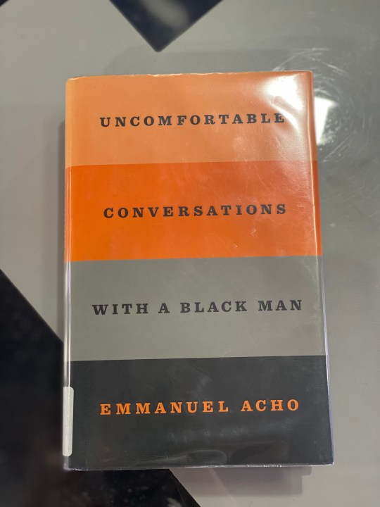 书评:《与黑人的不愉快对话》，作者:伊曼纽尔·阿乔