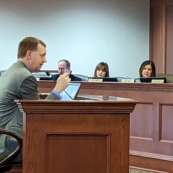 周一，南达科他州众议院小组一致通过了参议员戴维·惠勒提出的选后审计法案